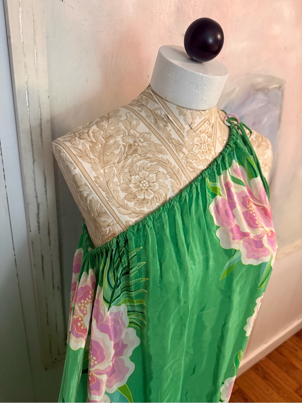 Farm Rio Green Floral One-Shoulder Dress
Rayon with a large ruffle Maxi dress